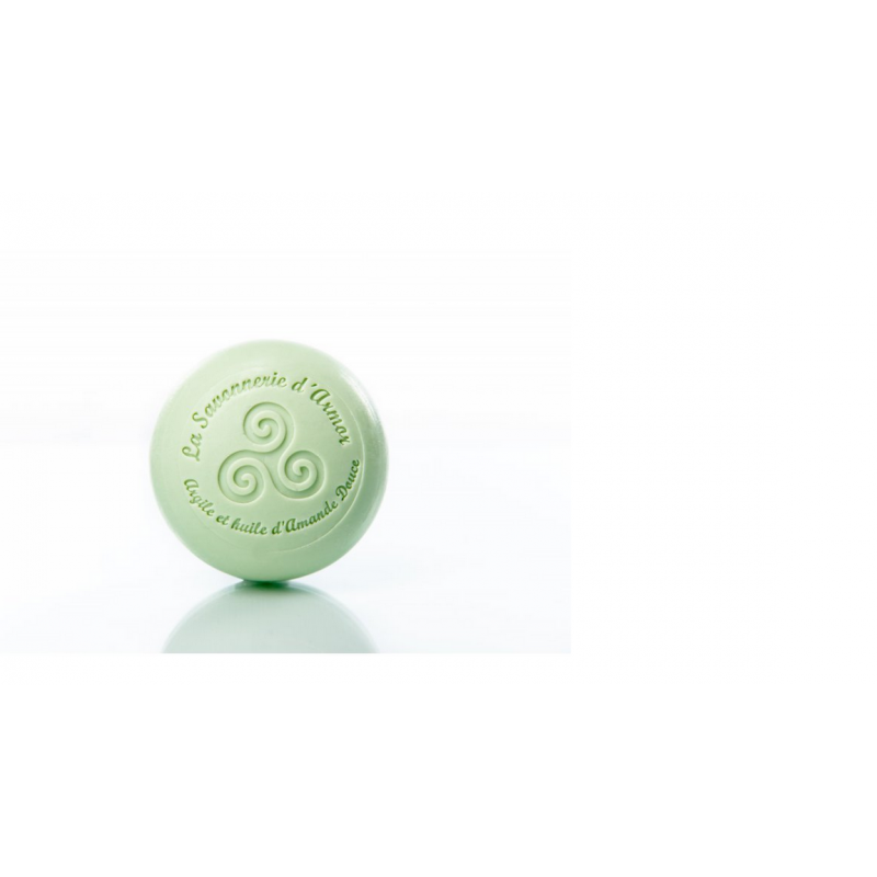 Savon rond, argile et huile d'amande douce, parfum amande douce, 100g Savon rond, argile et huile d'amande douce, parfum amande douce, 100g